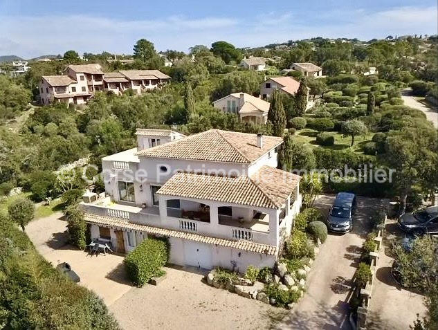 Villa - 246 m² - 11 pièces