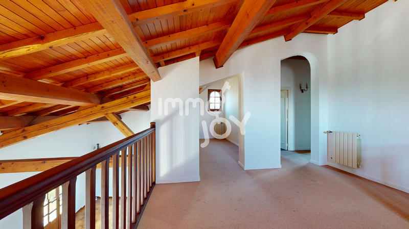 Maison - 220 m² - 8 pièces