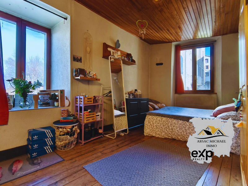 Maison traditionnelle - 215 m² - 8 pièces