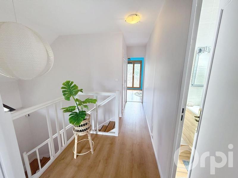 Maison - 137 m² - 5 pièces