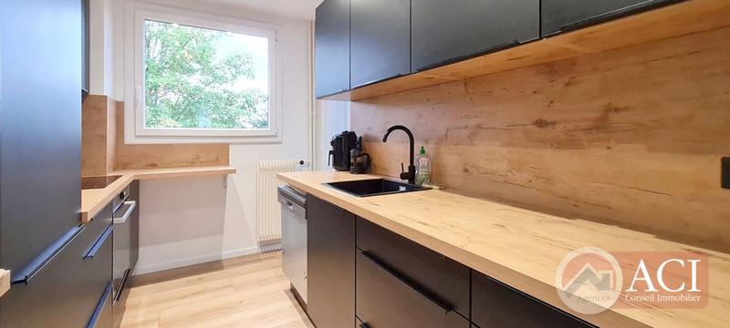 Appartement - 80 m² - 5 pièces