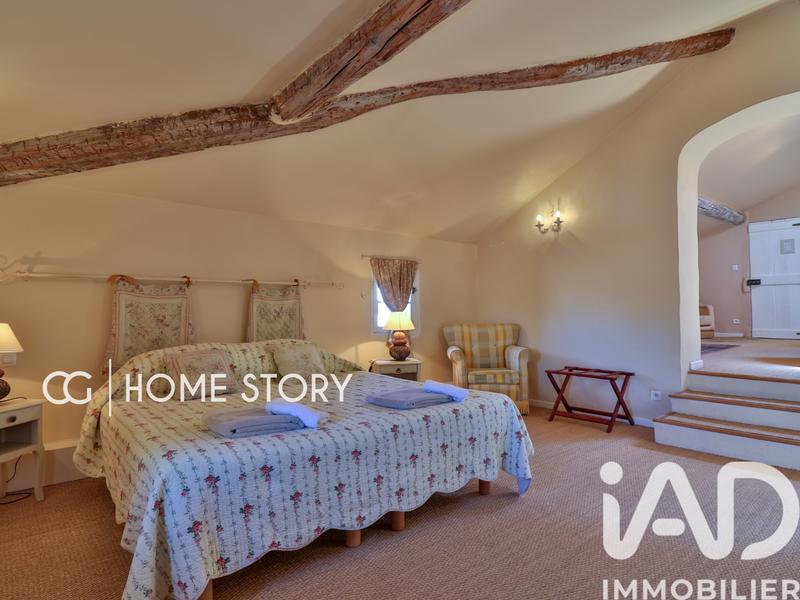 Maison - 788 m² - 18 pièces