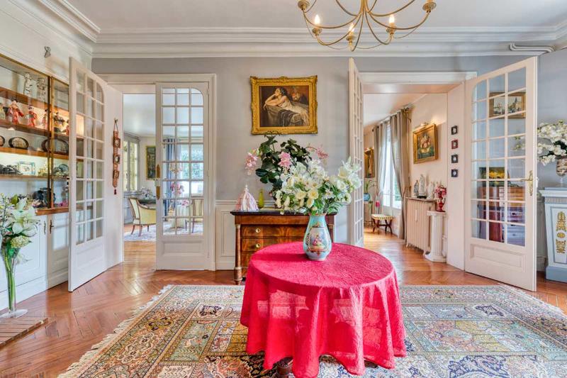 Maison - 223 m² - 10 pièces