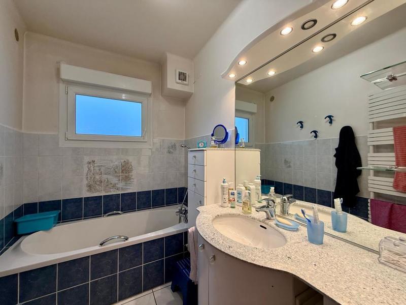 Maison - 181 m² - 7 pièces