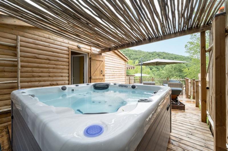 Propriété - 360 m² - 13 pièces