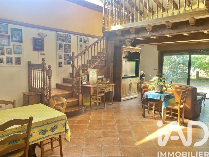 Maison - 214 m² - 8 pièces