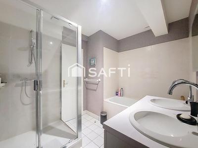 Maison - 207 m² - 6 pièces