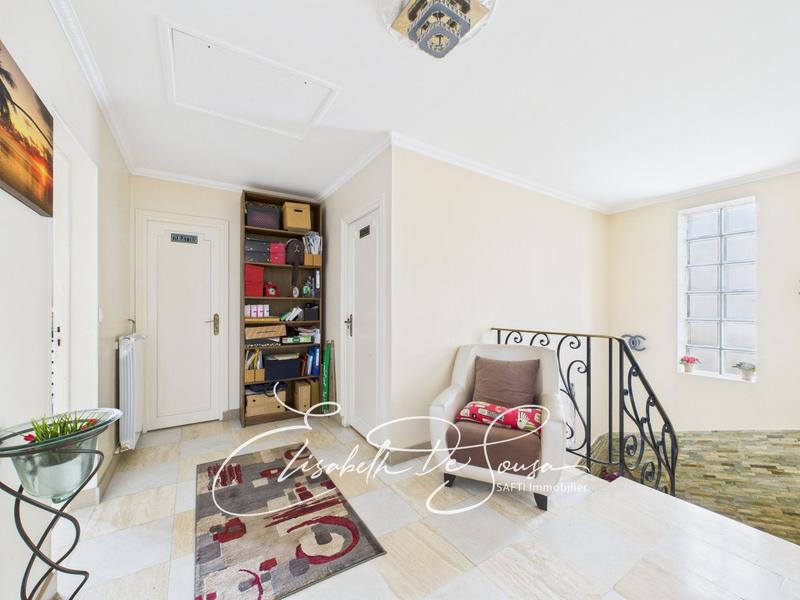 Maison - 210 m² - 8 pièces