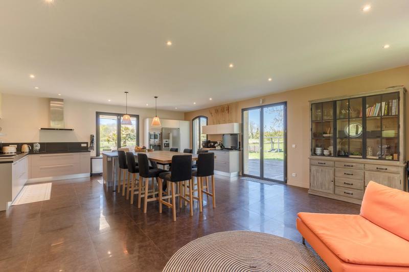 Maison de maîtres - 330 m² - 7 pièces