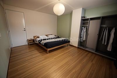 Propriété - 170 m² - 6 pièces