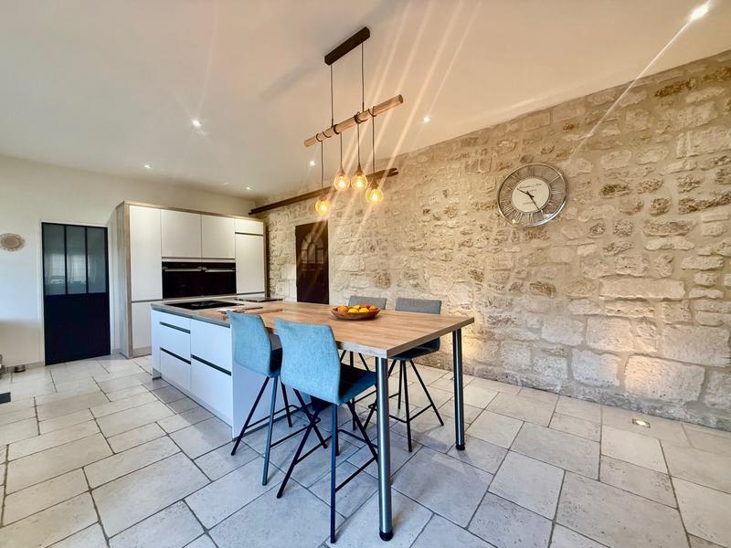 Maison - 270 m² - 7 pièces