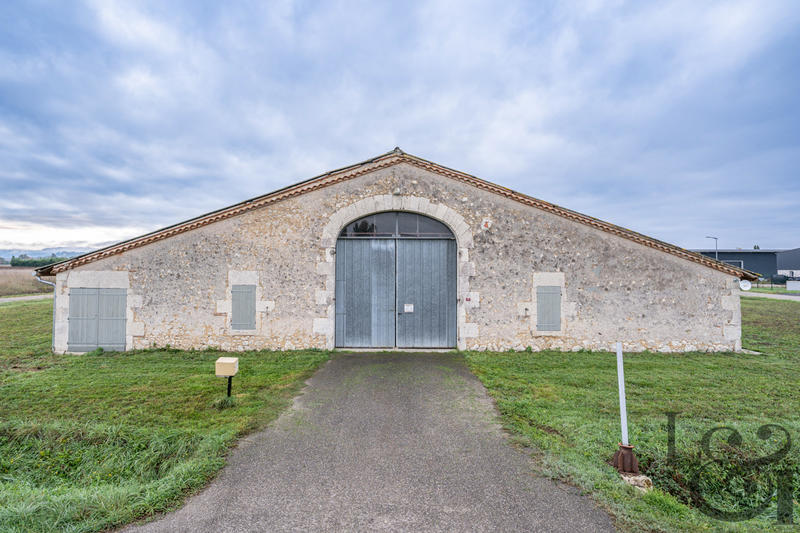 Maison - 1 039 m² - 2 pièces