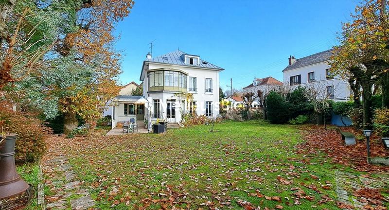 Maison - 320 m² - 10 pièces