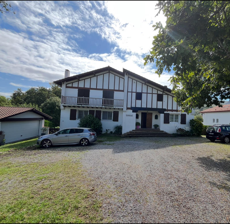 Appartement ancien - 89 m² - 3 pièces