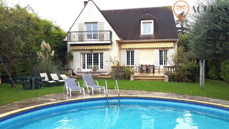 Maison - 180 m² - 8 pièces