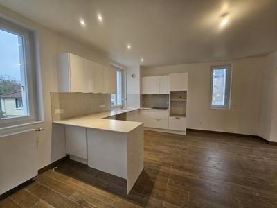 Maison - 147 m² - 8 pièces