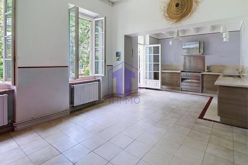 Maison - 390 m² - 8 pièces