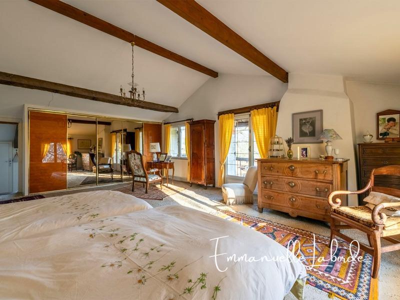 Propriété - 315 m² - 9 pièces