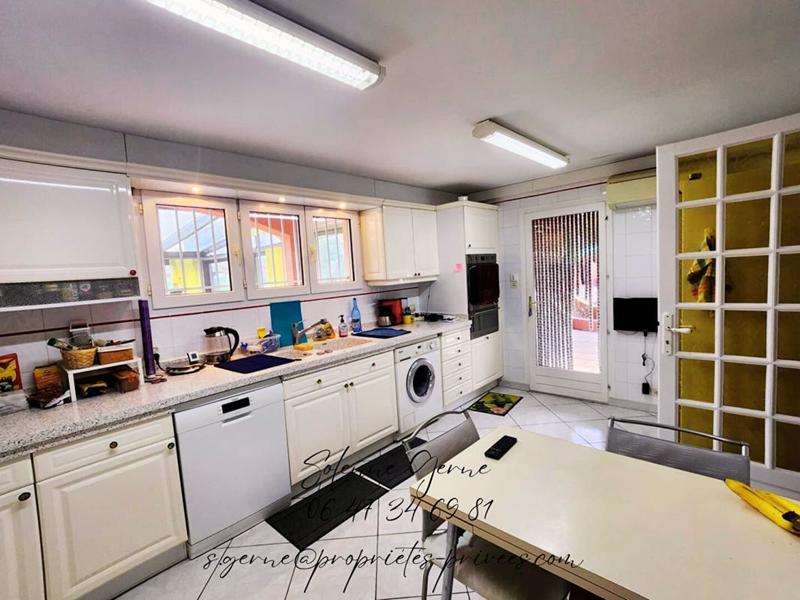 Demeure - 230 m² - 9 pièces