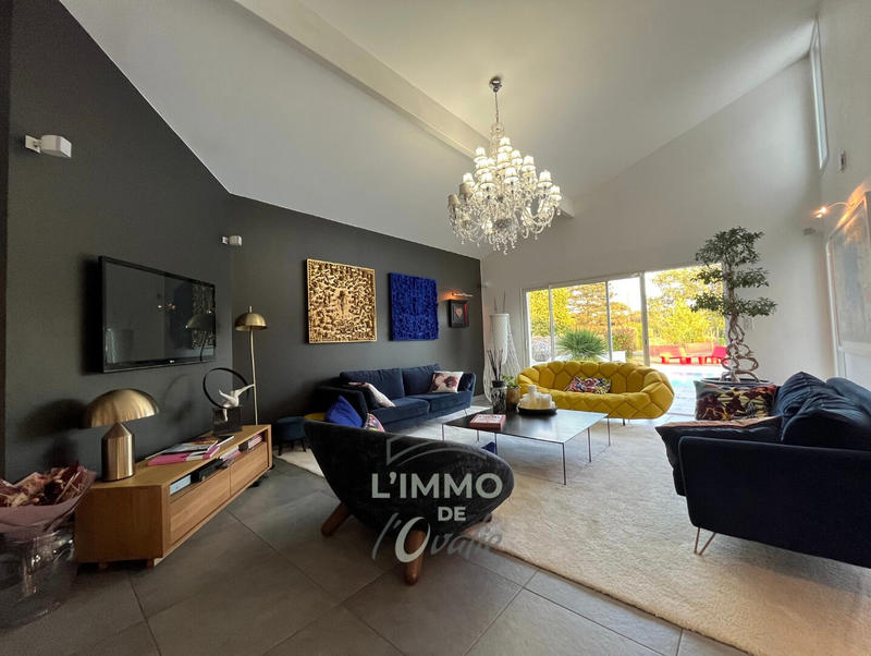 Maison - 220 m² - 7 pièces