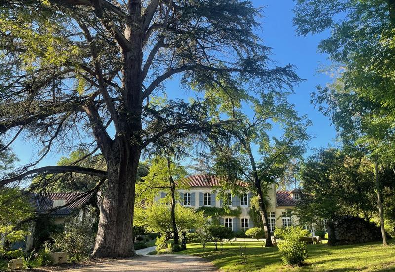 Maison - 484 m² - 17 pièces