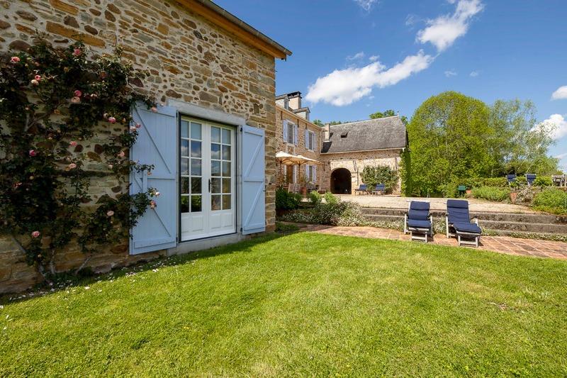 Maison en pierre - 450 m² - 8 pièces