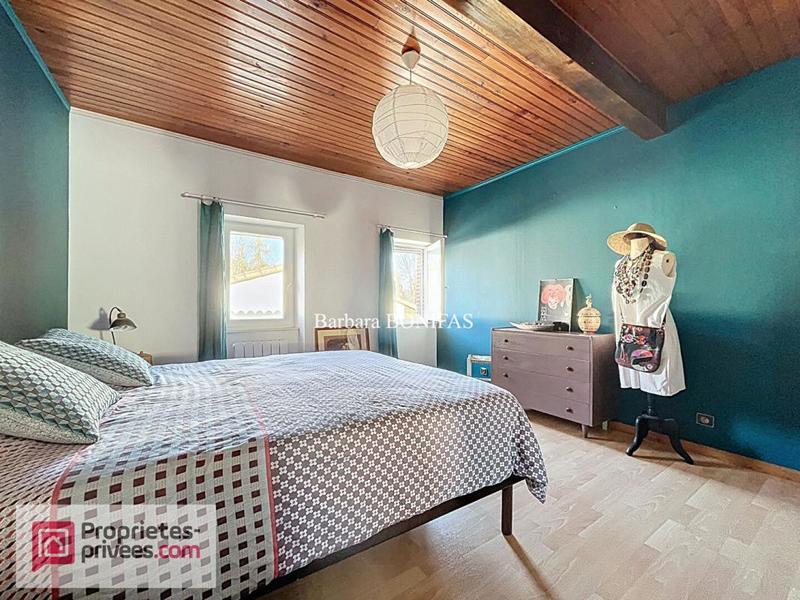 Maison - 230 m² - 7 pièces