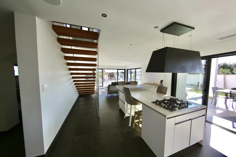 Maison - 235 m² - 6 pièces