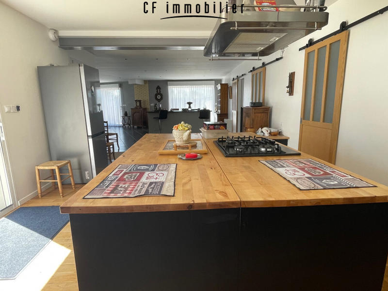 Maison - 220 m² - 6 pièces