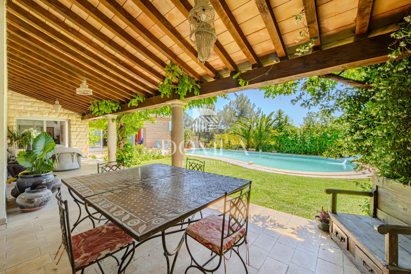 Maison - 463 m² - 15 pièces