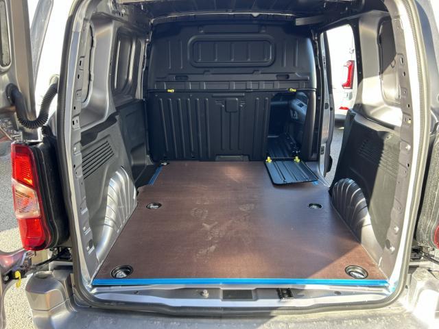 Opel combo cargo 19 991.00 Ht - m 650 Kg Bluehdi 130 Ch Eat8 Premium 3 Places Look Partner Berlingo Gris