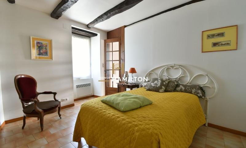 Maison - 223 m² - 8 pièces