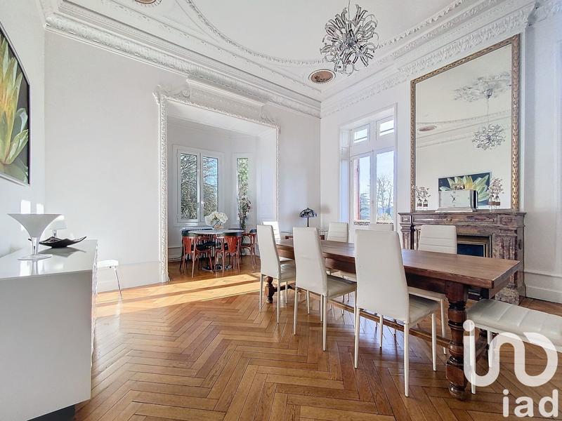 Maison - 471 m² - 11 pièces