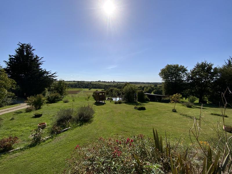 Maison - 384 m² - 4 pièces