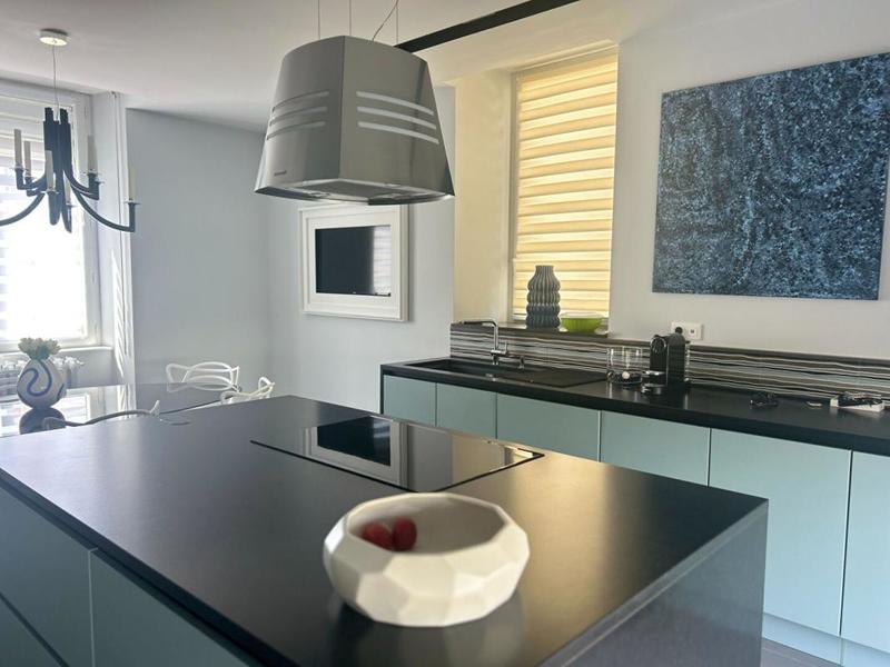 Maison - 250 m² - 7 pièces