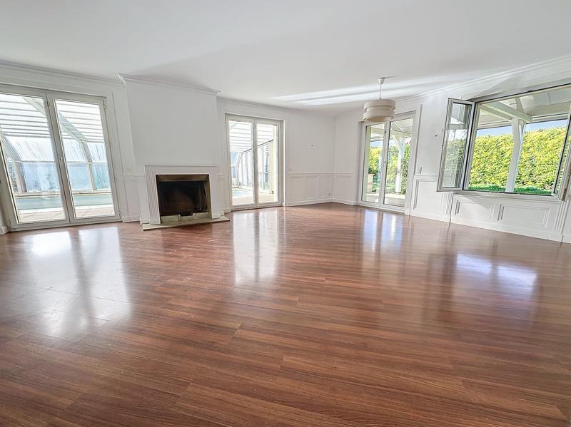 Maison - 222 m² - 7 pièces