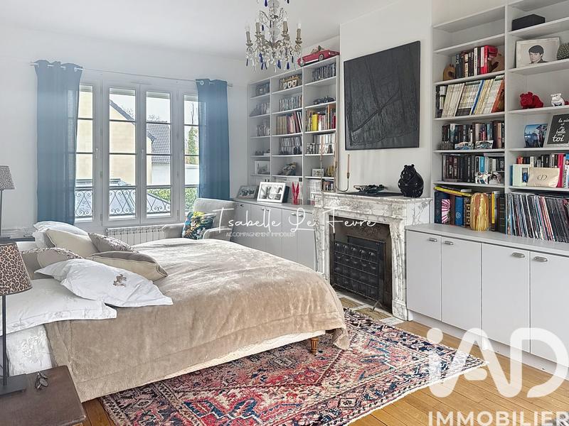 Maison - 202 m² - 9 pièces