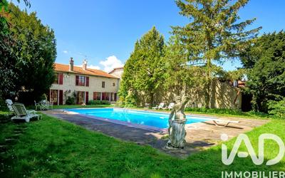 Maison - 252 m² - 7 pièces