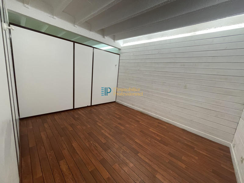 Local commercial - 143 m² - 2 pièces