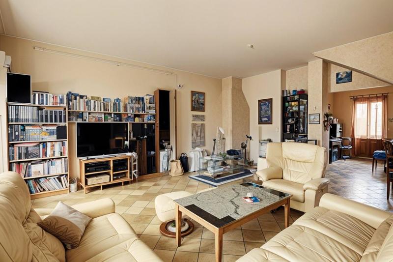 Maison - 220 m² - 8 pièces