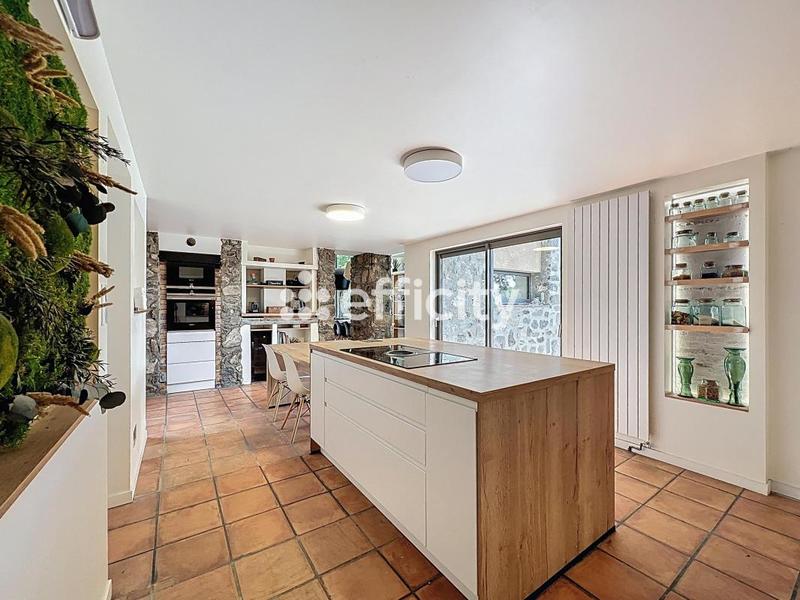 Maison - 243 m² - 5 pièces