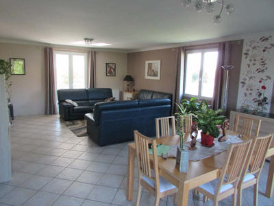 Maison - 210 m² - 8 pièces