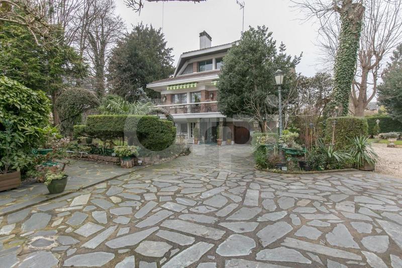 Propriété - 212 m² - 7 pièces