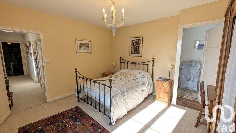 Maison - 305 m² - 9 pièces