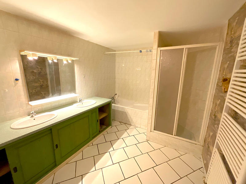 Maison - 260 m² - 7 pièces