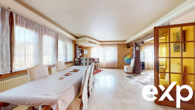 Maison - 210 m² - 7 pièces