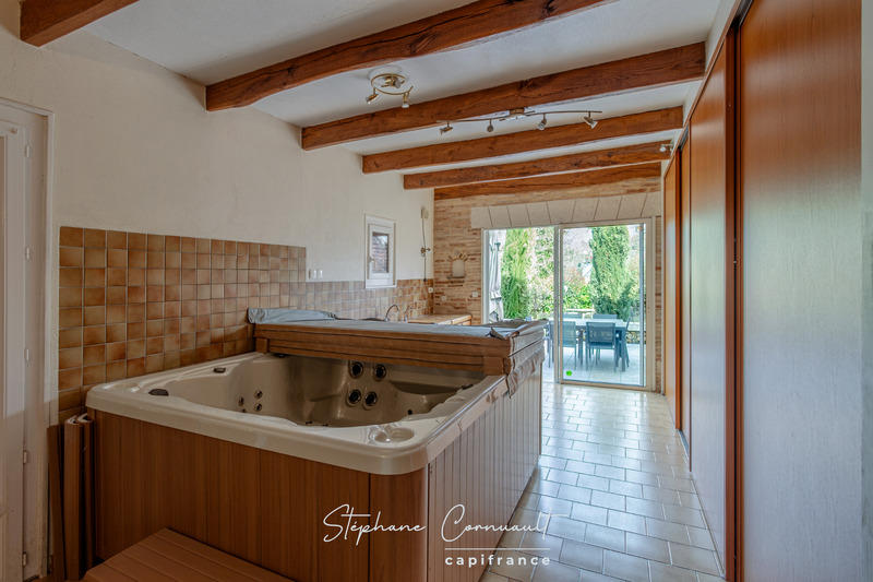 Propriété - 251 m² - 7 pièces