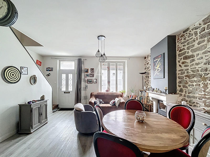 Maison - 111 m² - 7 pièces