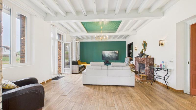 Maison - 256 m² - 9 pièces