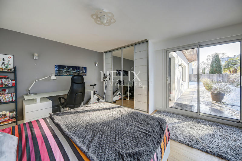 Maison - 236 m² - 9 pièces